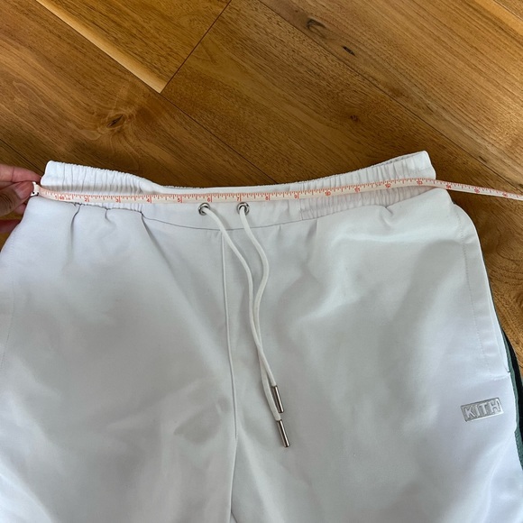 KITH WHITE SWEAT SHORTS - Picture 7 of 9